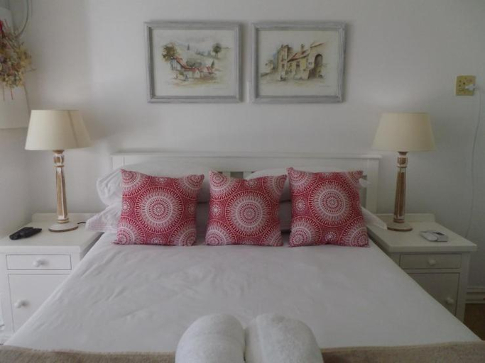 Bedroom 2, Breeze Inn Guesthouse, Buffalo City
