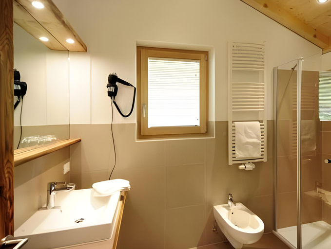 Bathroom 4, Hotel Naturoase Schwemmerhof, Bolzano