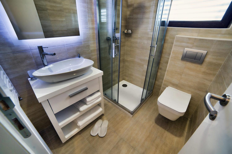 Bathroom 2, CASA V BENCUN Luxury Apartments, Zagreb