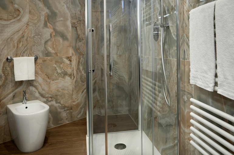Bathroom 4, Residence Leopoldo, Florence