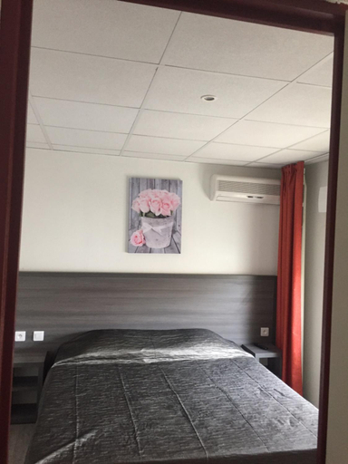 Bedroom 5, Hotel Le Neptune, Gironde