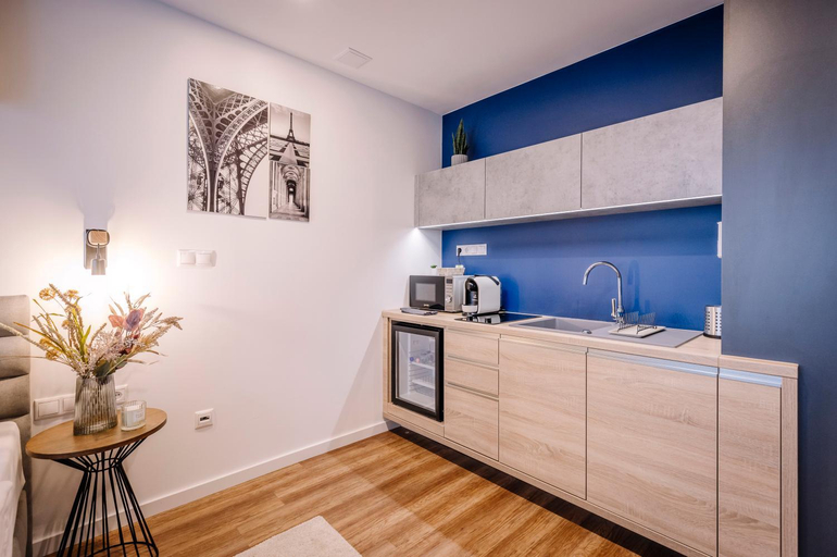 Others 5, Amade Apartmanok 2 with free parking, Győr