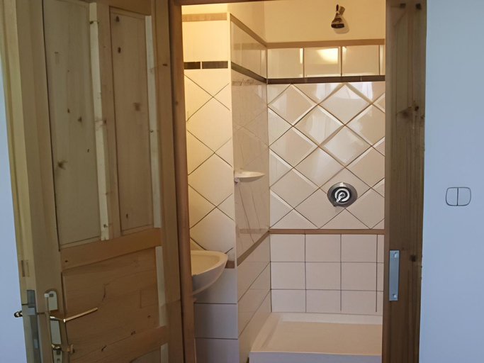 Bathroom 2, Hungaria Guesthouse, Budapesti