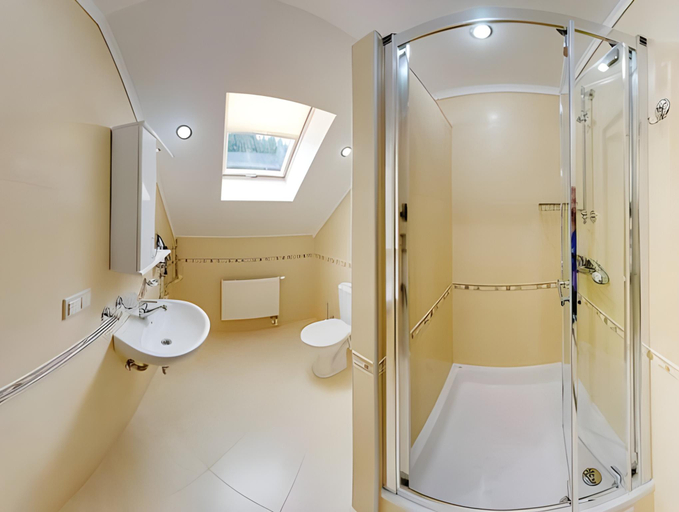 Bathroom 3, Forest House, Iaremchans'ka