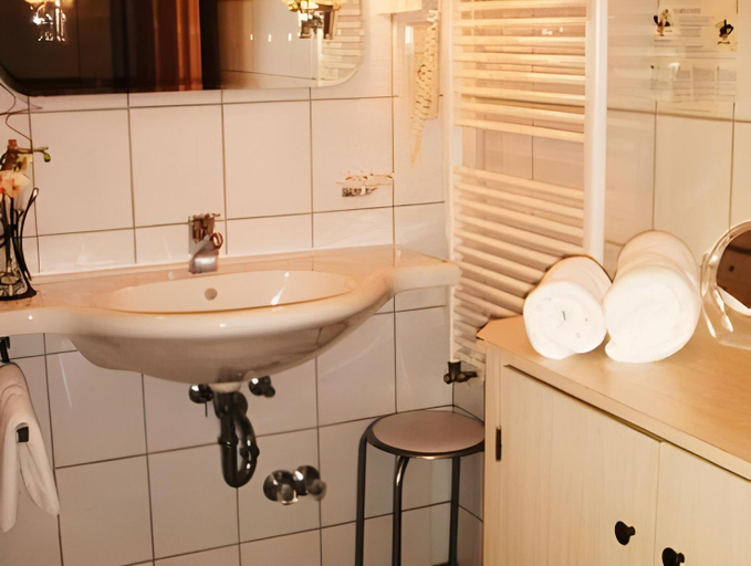 Bathroom 3, Hotel Ritzlerhof - Panorama und Spa, Imst