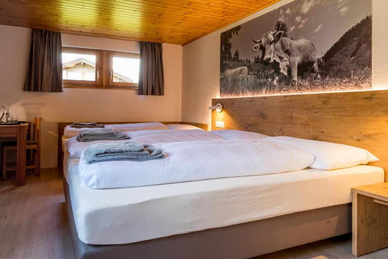 Bedroom 2, Hotel Walser, Goms