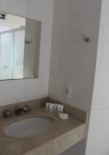 Bathroom 2, Tiffany Hotel, Olímpia