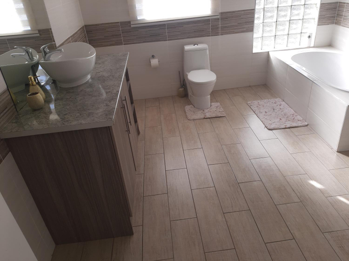 Bathroom 2, Bonfai Residence, Gert Sibande