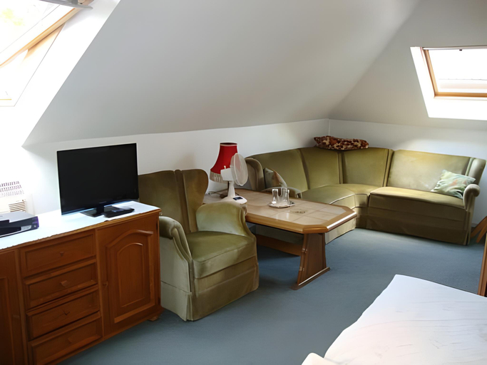 Bedroom 2, Hotel Pelikan, Zgierz