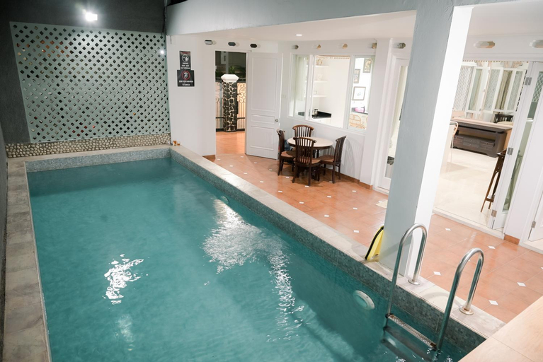 Swimming Pool 16