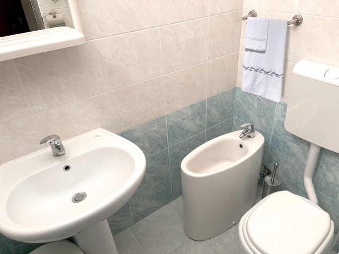 Bathroom 3, Hotel Villa Augusta, Gorizia