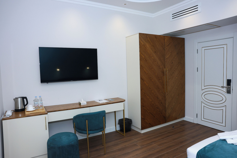 Bedroom 3, Ketrin Hotel & Restaurant