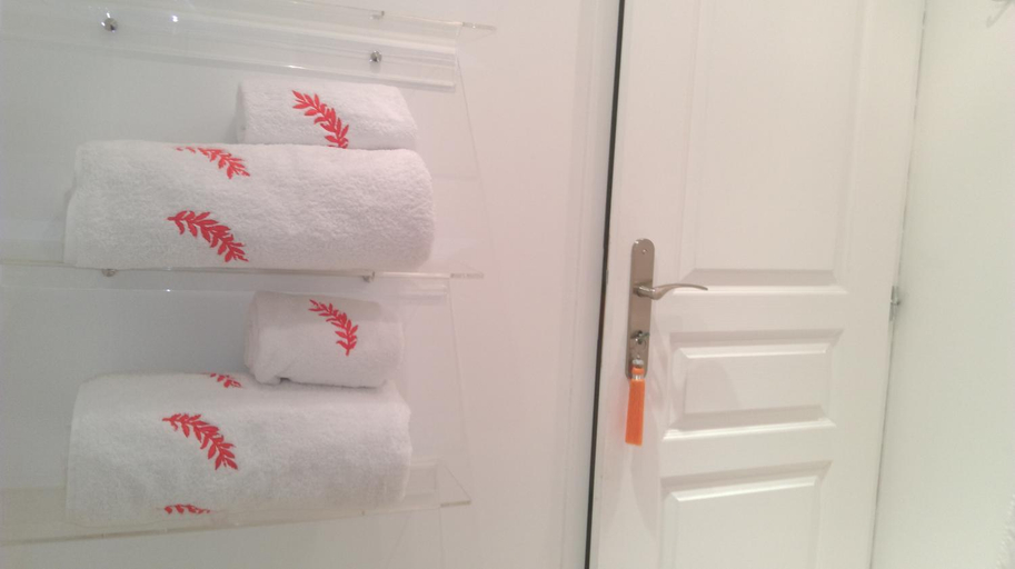 Bathroom 4, Chambre Cevennole, Gard