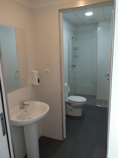Bathroom 2, Check In Leon, León