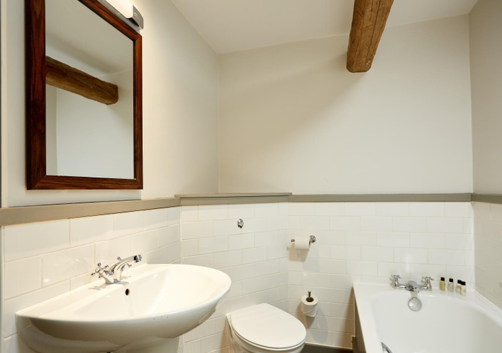Bathroom 4, Kings Head Hotel by Good Night Inns, North Yorkshire