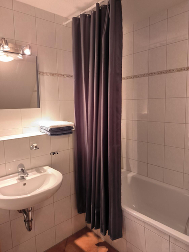 Bathroom 5, HOTEL RITTERS WEINSTUBEN kaffe restoran MERSEBURG, Saalekreis