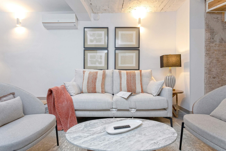 Others 5, Genteel Home Gran Poder, Sevilla