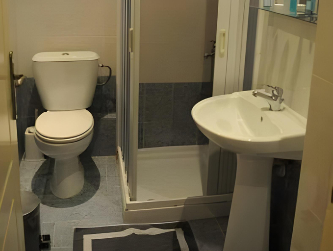 Bathroom 3, Hotel Pantheon, Attica