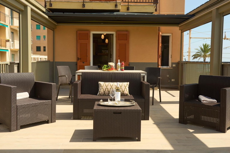 Others 5, Terrazza sul mare a Pietra Ligure, Savona