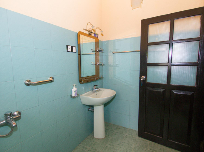 Bathroom 4, Resort Like No Other, Minuwangoda