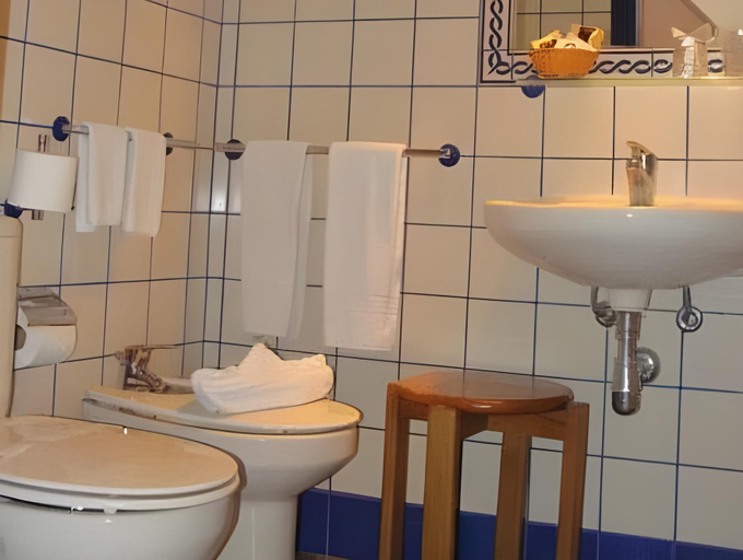 Bathroom 4, Apartamentos Turisticos Verdemar, Horta