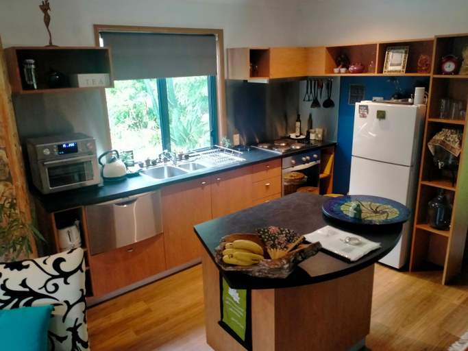 Dining Room 4, Cosy Romantic Cottage, Gold Coast