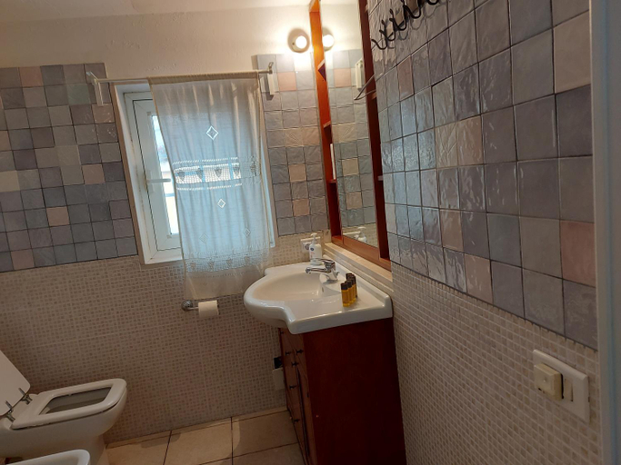 Others 4, Benedetto Cairoli Guest House, Bari