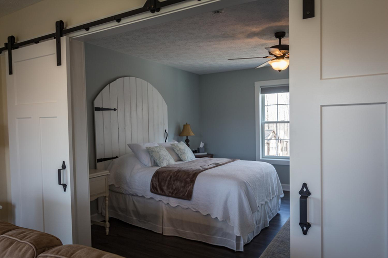 Bedroom 2, Vineyard Woods, Ashtabula