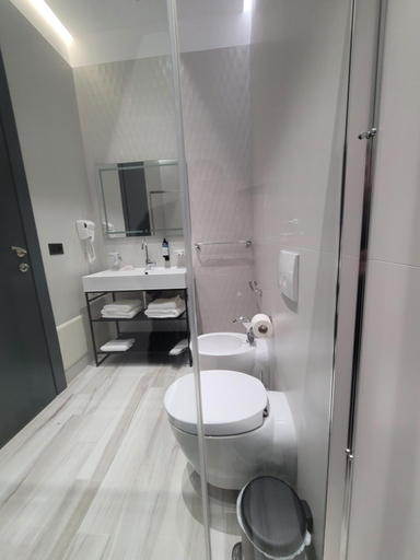 Bathroom 5, Toer Hotel & SPA, Sarandës