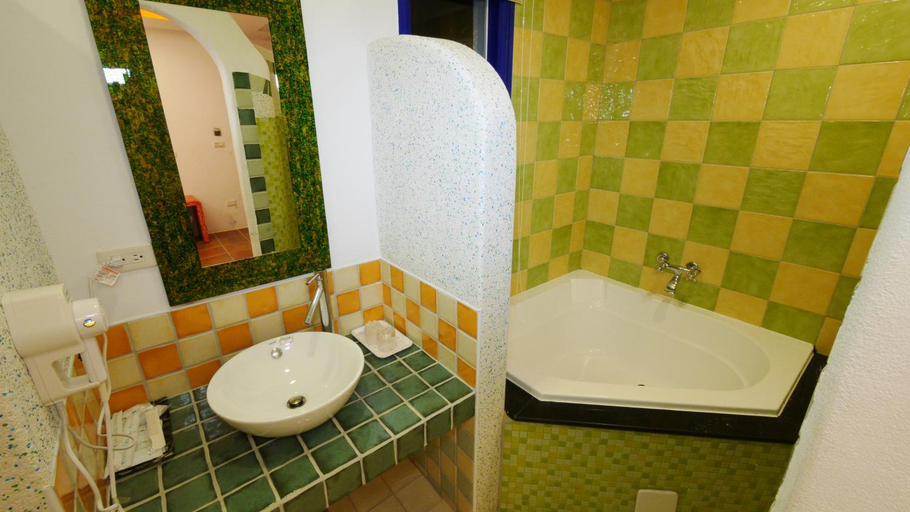 Bathroom 3, Long Yuan Ju Homestay, Pingtung