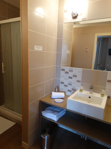 Bathroom 2, Logis Hotel Restaurant Auberge du Valburgeois, Orne
