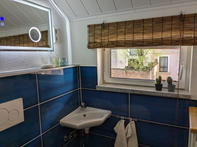 Bathroom 2, Altes Hausle am Waschbach - Historisches Hauschen mit Privat Spa & Sauna, Südliche Weinstraße