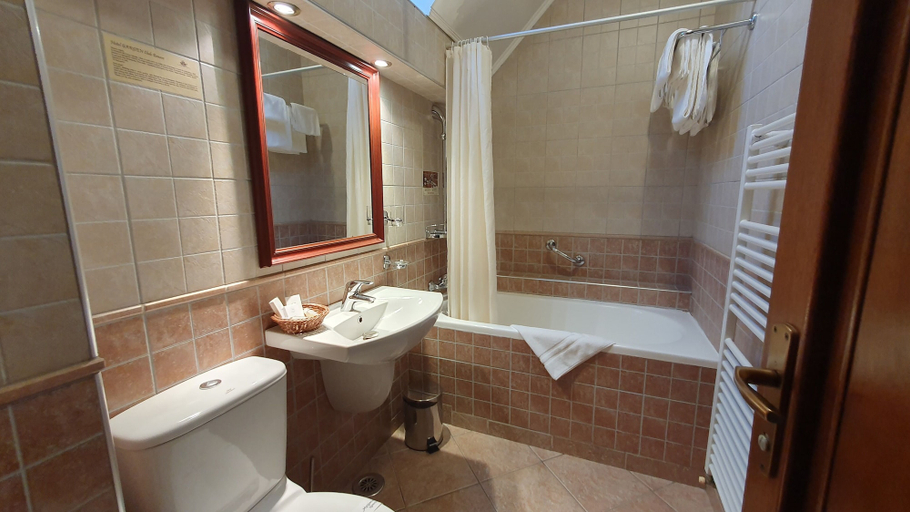 Bathroom 3, Hotel GARDEN Club, Brasov