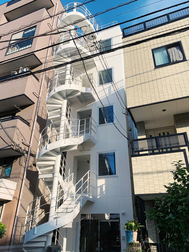 Exterior & Views