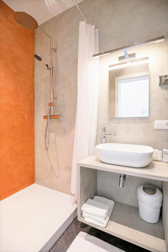 Bathroom 4, L Esprit Sain, Liège