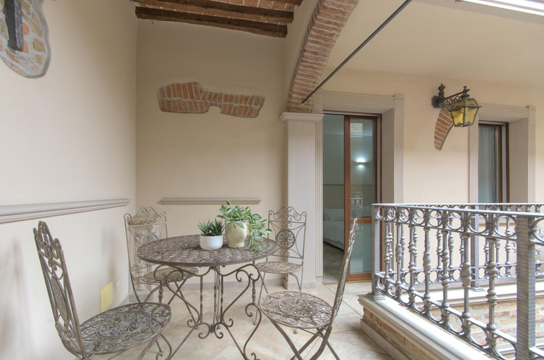 Balcony/terrace 4, Imola Suites, Bologna