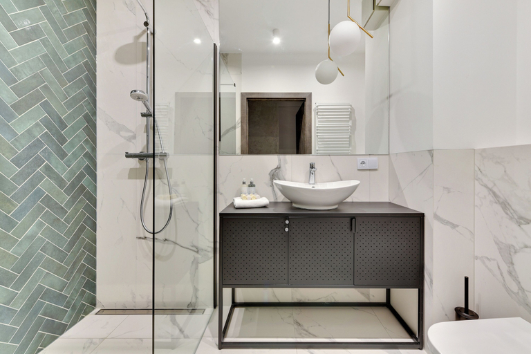 Bathroom 4, Aura III & Parking by Downtown Apartments, Gdańsk City