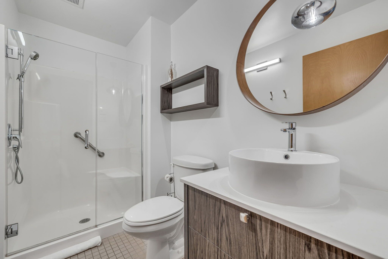 Bathroom 4, La Sainte Paix, Communauté-Urbaine-de-Québec