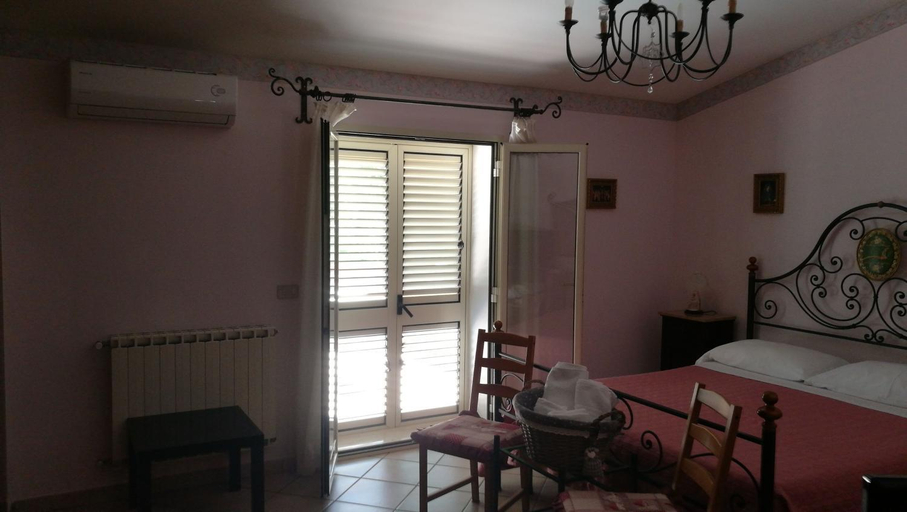 Others 4, Cinisi 89 B&B, Palermo
