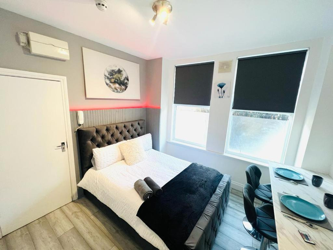 Others 3, Central studios in top location, London