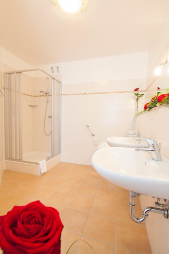 Bathroom, Hotel Victoria, Goslar