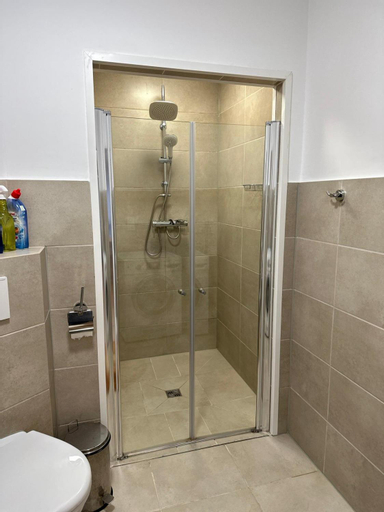 Bathroom 28