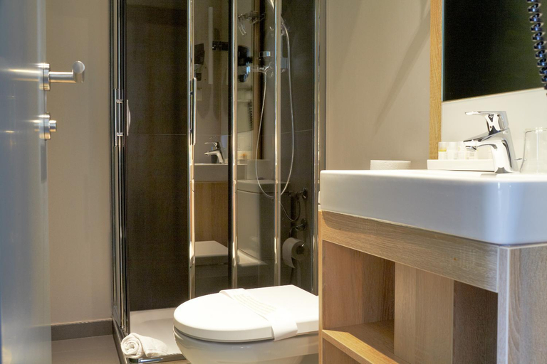 Bathroom 3, Saint SHERMIN bed breakfast & champagne, Wien
