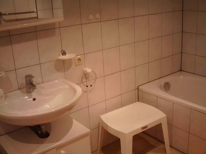 Bathroom 2, Gasthof 'Zum Reifberg', Ilm-Kreis