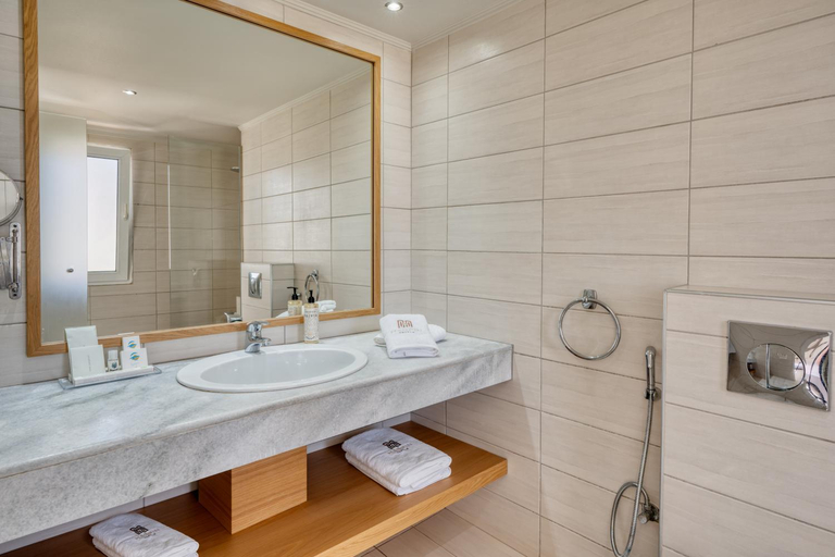 Bathroom 5, Georgioupolis Resort and Aqua Park, Crete