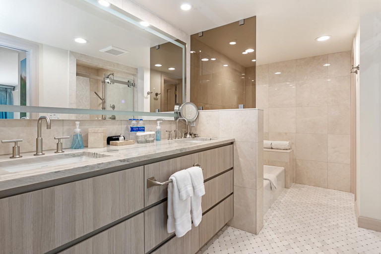 Bathroom 4, The Galatyn Lodge, Eagle