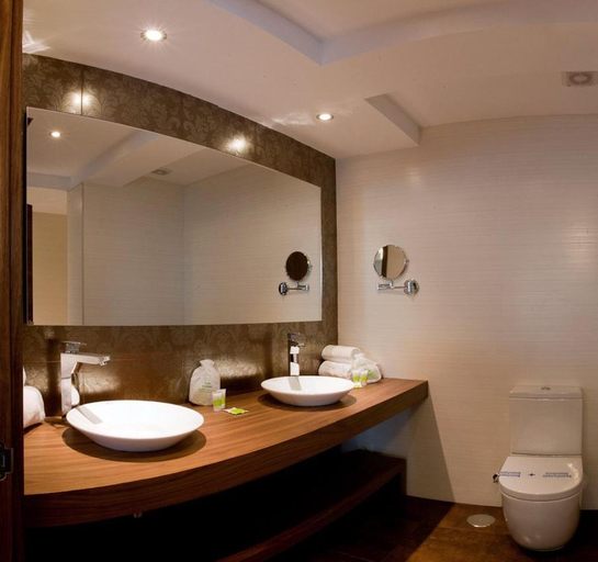 Bathroom 5, Os Olivos, A Coruña