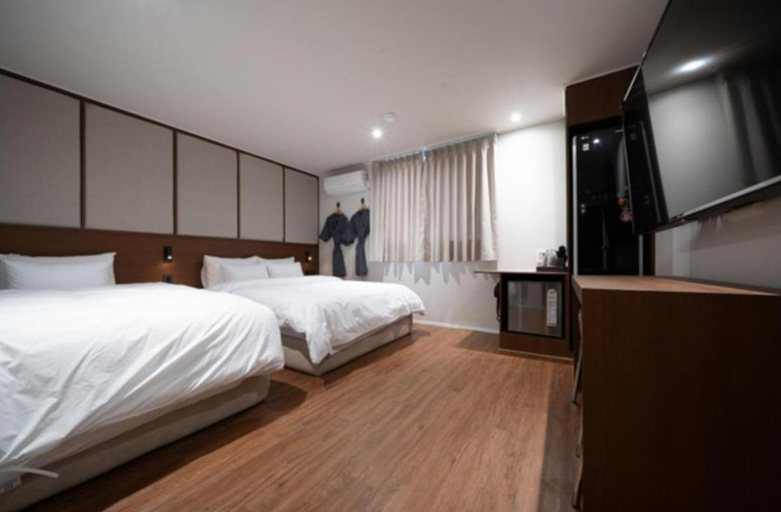Bedroom 4, Gwangju Chungjang-ro H Avenue, Buk
