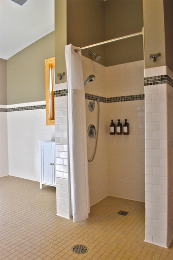 Bathroom 3, Johnson's Shut-ins State Park, Reynolds