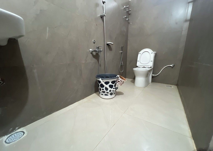 Bathroom 2, Hotel GMR Pearls, Chittoor
